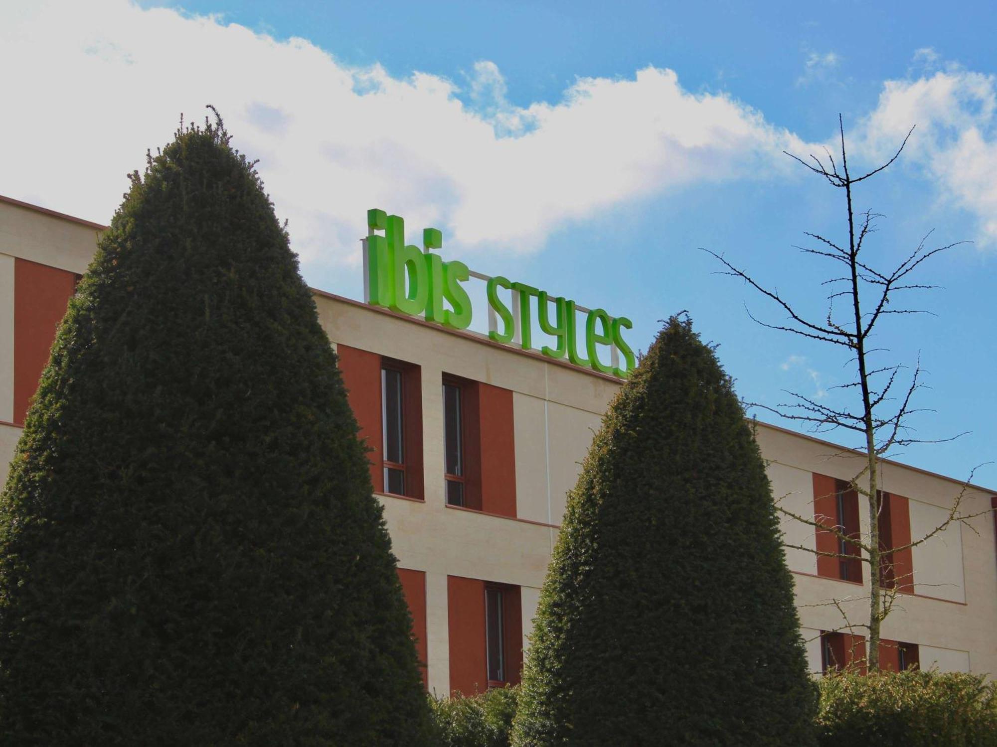 Ibis Styles Dijon Sud Domaine De Beauregard 21600 Longvic Exterior foto